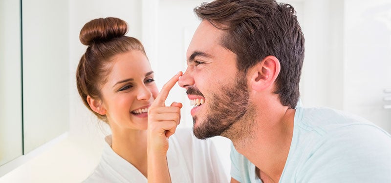 Rosehip Oil: Elixir regenerador para la piel masculina